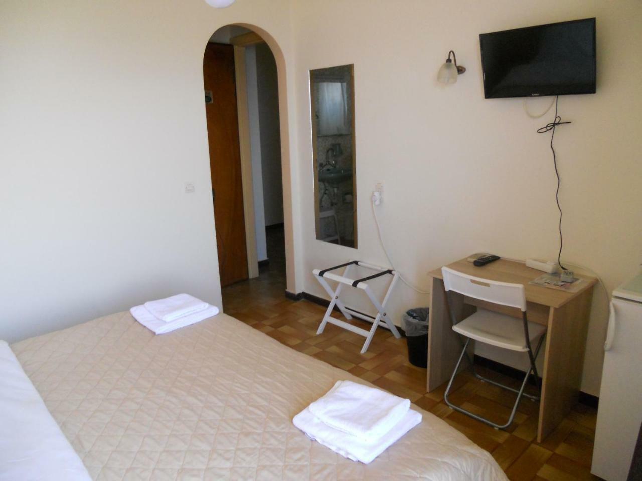 Hotel Milton Mavrovouni  Экстерьер фото