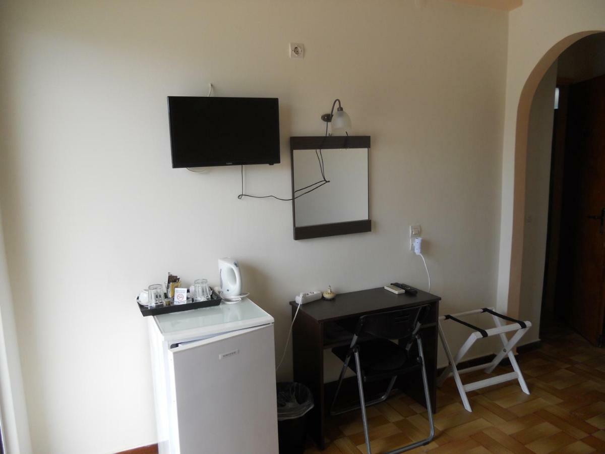 Hotel Milton Mavrovouni  Экстерьер фото